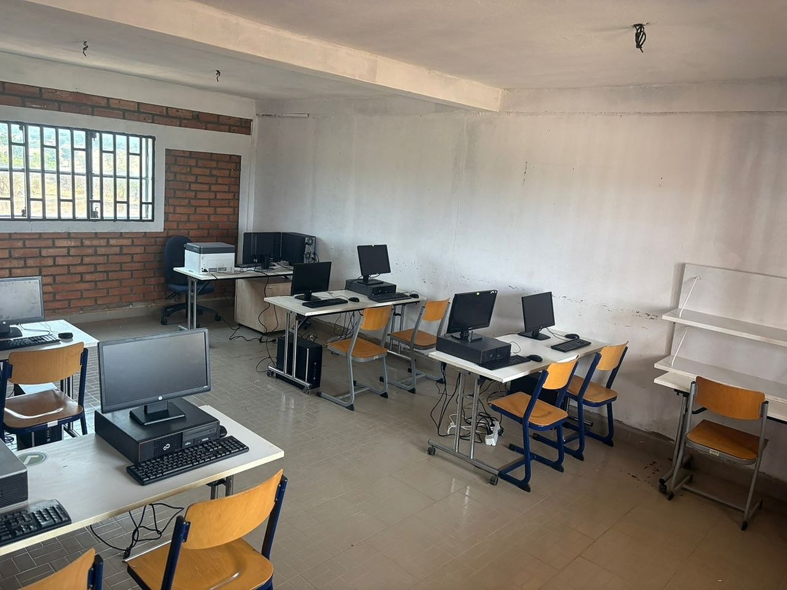 Computer lab at Silverspring College Beka